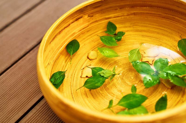 Lá nào ngâm chân tốt nhất